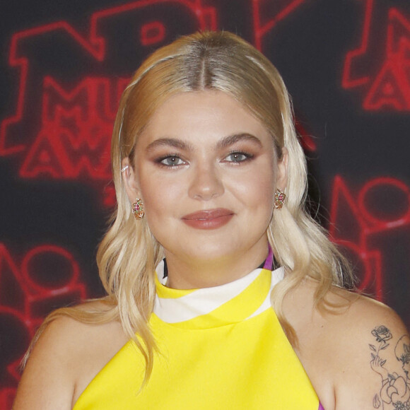 Louane Emera lors de la 23ème édition des NRJ Music Awards 2021 au Palais des Festivals de Cannes, le 20 novembre 2021. © Christophe Aubert via Bestimage 