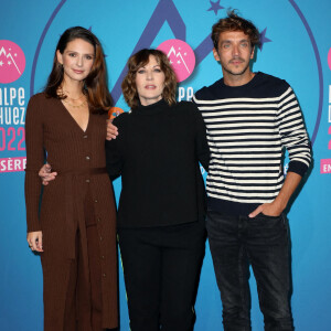 Joséphine Japy, Mathilde Seigner et Ruben Alves au photocall de la clôture de la 25ème édition du Festival international du film de comédie de l'Alpe d'Huez, France, le 22 janvier 2022. © Dominique Jacovides/Bestimage 