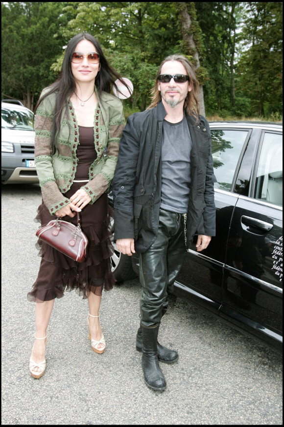 Florent Pagny et sa femme Azucena à la Fashion Week de Paris en 2005. 