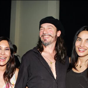 Garou, Zazie, Florent Pagny et sa femme Azucena en soirée à Paris en 2004.