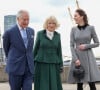 Le prince Charles, prince de Galles, Camilla Parker Bowles, duchesse de Cornouailles, et Catherine (Kate) Middleton, duchesse de Cambridge, arrivent pour une visite à la fondation Trinity Buoy Wharf, un site de formation pour les arts et la culture à Londres.