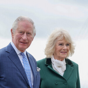 Le prince Charles, prince de Galles, Camilla Parker Bowles, duchesse de Cornouailles, et Catherine (Kate) Middleton, duchesse de Cambridge, arrivent pour une visite à la fondation Trinity Buoy Wharf, un site de formation pour les arts et la culture à Londres, Royaume Uni, le jeudi 3 février 2022.