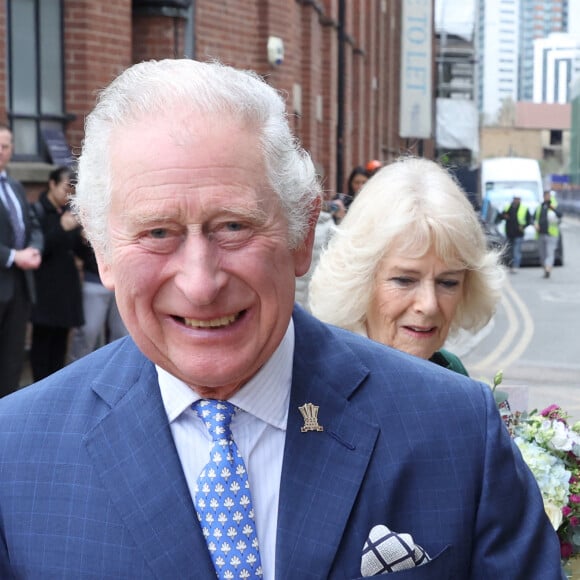 Le prince Charles, prince de Galles, Camilla Parker Bowles, duchesse de Cornouailles, et Catherine (Kate) Middleton, duchesse de Cambridge, arrivent pour une visite à la fondation Trinity Buoy Wharf, un site de formation pour les arts et la culture à Londres, Royaume Uni, le jeudi 3 février 2022.