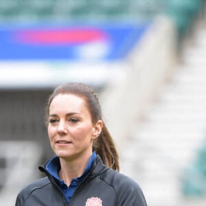 Catherine (Kate) Middleton, duchesse de Cambridge, participe à l'entraînement de rugby au stade de Twickenham à Londres en sa qualité de nouvelle marraine des Rugby Football Union et de la Rugby Football League, le 2 février 2022.