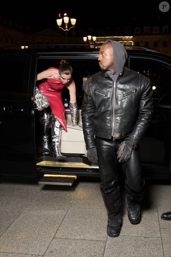 Kanye West et sa compagne Julia Fox sont de retour à l'hôtel Ritz lors de la fashion week à Paris le 24 janvier 2022. © Tiziano Da Silva / Bestimage 