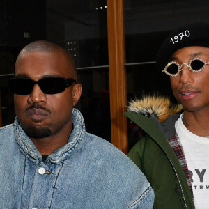 Kanye West (Ye), sa compagne Julia Fox, Pharrell Williams et J. Balvin au front row au défilé Homme Kenzo automne-hiver 2022/2023 au Galerie Vivienne dans le cadre de la Fashion Week de Paris, France, le 23 janvier 2022. © Veeren-Clovis/Bestimage 