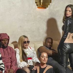 Madonna, Kanye West, sa compagne Julia Fox, Floyd Mayweather et Antonio Brown lors d'une soirée privée au club Delilah à West Hollywood le 12 janvier 2022.