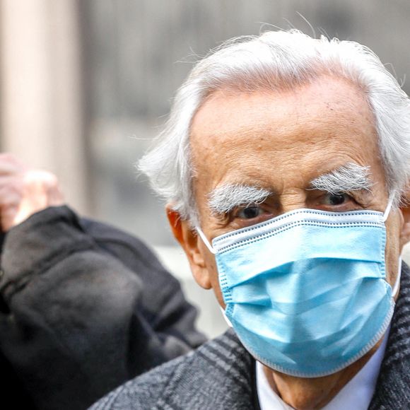 Bernard Pivot arrive au studio Gabriel pour l'enregistrement de l'émission "Vivement dimanche" diffusée le 11 avril 2021, après sept mois d'absence de l'animateur Michel Drucker, au Studio Gabriel à Paris, France, le 24 mars 2021. © Christophe Clovis/Bestimage