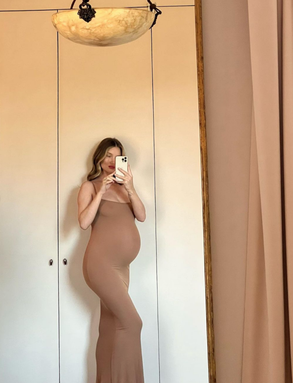 Rosie Huntington-Whiteley, enceinte de son deuxième enfant. Janvier 2022.