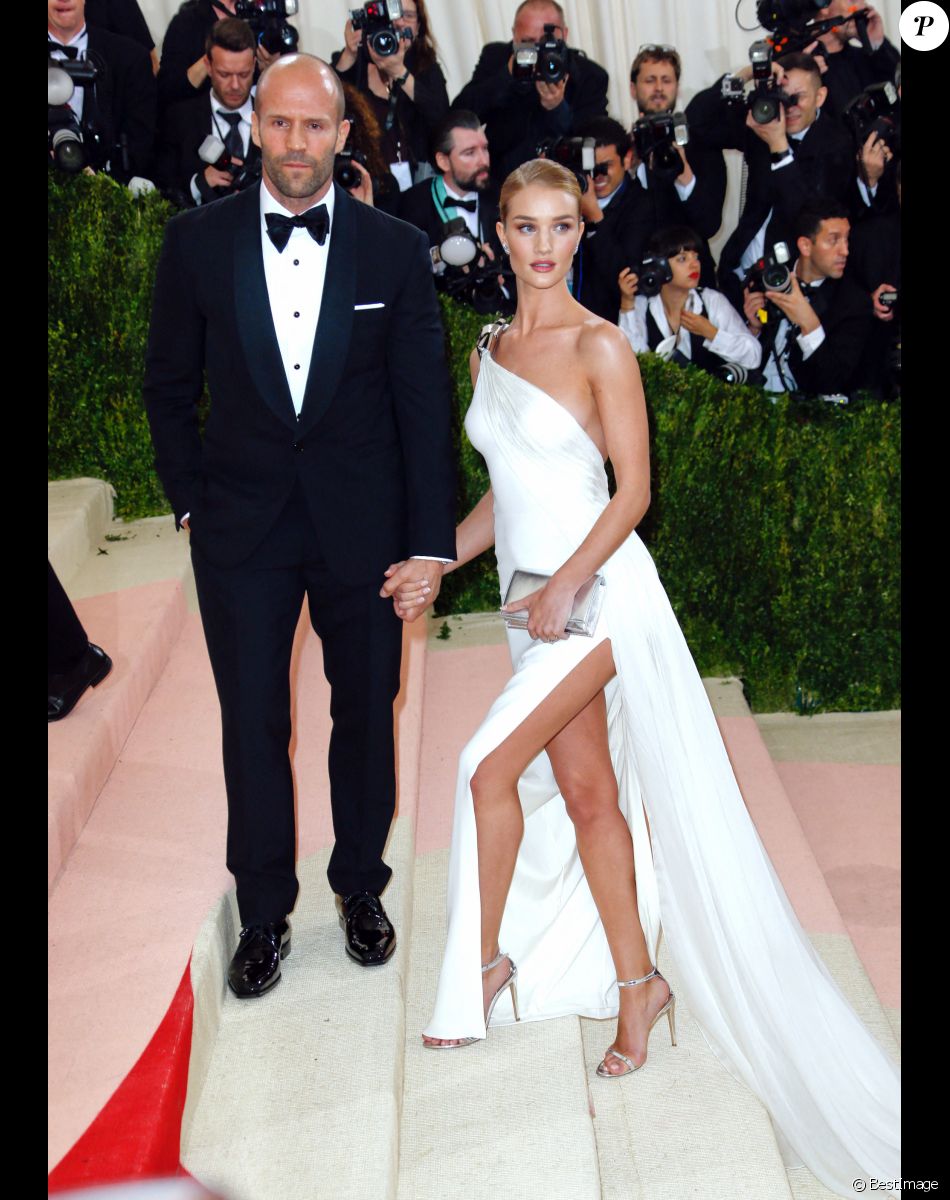 Rosie Huntington-Whiteley (robe Ralph Lauren) et son fiancé Jason Statham - Soirée Costume Institute Benefit Gala 2016 (Met Ball) sur le thème de "Manus x Machina" au Metropolitan Museum of Art à New York, le 2 mai 2016. © Charles Guerin/Bestimage