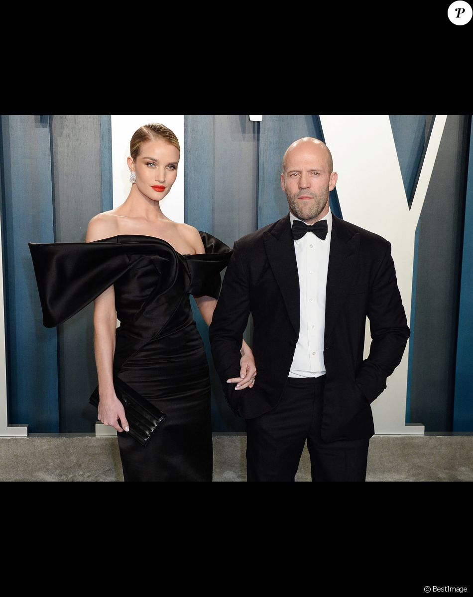 Jason Statham avec sa femme Rosie Huntington-Whiteley - People à la soirée "Vanity Fair Oscar Party" après la 92ème cérémonie des Oscars 2020 au Wallis Annenberg Center for the Performing Arts à Los Angeles, le 9 février 2020.
