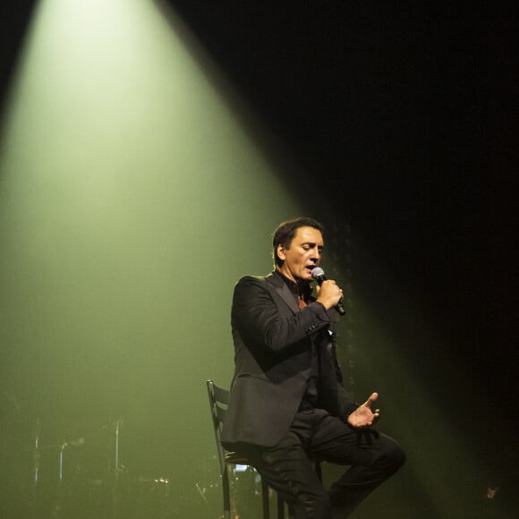 Exclusif - Dany Brillant en concert de la tournée "Dany Brillant chante Aznavour" au Dôme de Paris - Palais des Sports le 4 février 2022. © Cyril Moreau / Bestimage