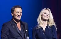 Dany Brillant fou amoureux : il embrasse passionnément Nathalie sur scène !