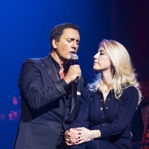 Exclusif - Dany Brillant chante "Tous les visages de l'amour" devant sa femme Nathalie Moury lors de son concert au Dôme de Paris - Palais des Sports. Paris, le 4 février 2022. © Cyril Moreau / Bestimage