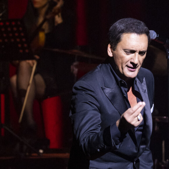 Exclusif - Dany Brillant en concert de la tournée "Dany Brillant chante Aznavour" au Dôme de Paris - Palais des Sports le 4 février 2022. © Cyril Moreau / Bestimage