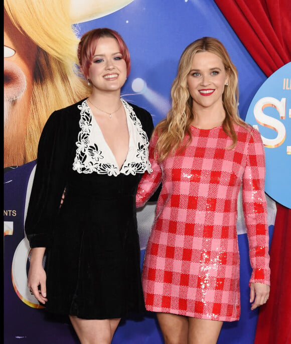 Reese Witherspoon et sa fille Ava Elizabeth Phillippe à la première du film "Sing 2" à Los Angeles, le 12 décembre 2021.