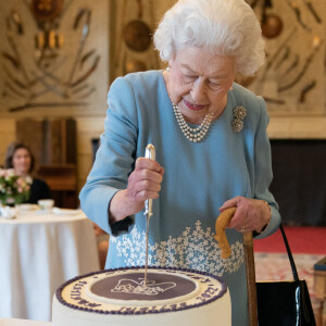 La reine Elisabeth II à Sandringham lors d'une réception avec des représentants de groupes communautaires locaux pour célébrer le début du Jubilé de platine. Le 5 février 2022.