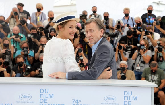 Vicky Krieps, Tim Roth au photocall du film Bergman Island lors du 74ème festival international du film de Cannes le 12 juillet 2021 © Borde / Jacovides / Moreau / Bestimage