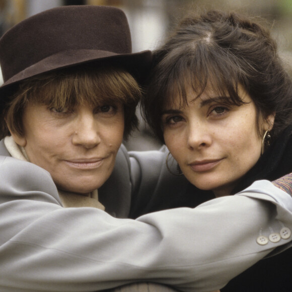 Archives - Nadine Trintignant et sa fille Marie Trintignant à Paris. Le 15 avril 1994.