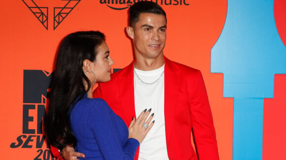 Cristiano Ronaldo fête ses 37 ans : énorme cadeau de Georgina et un gâteau cible de moqueries...
