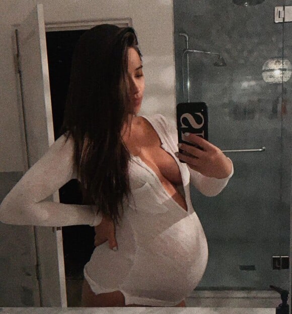 Shay Mitchell, très enceinte, sur Instagram.