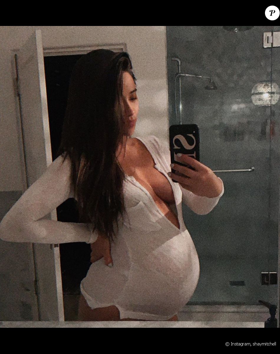 Shay Mitchell, très enceinte, sur Instagram.