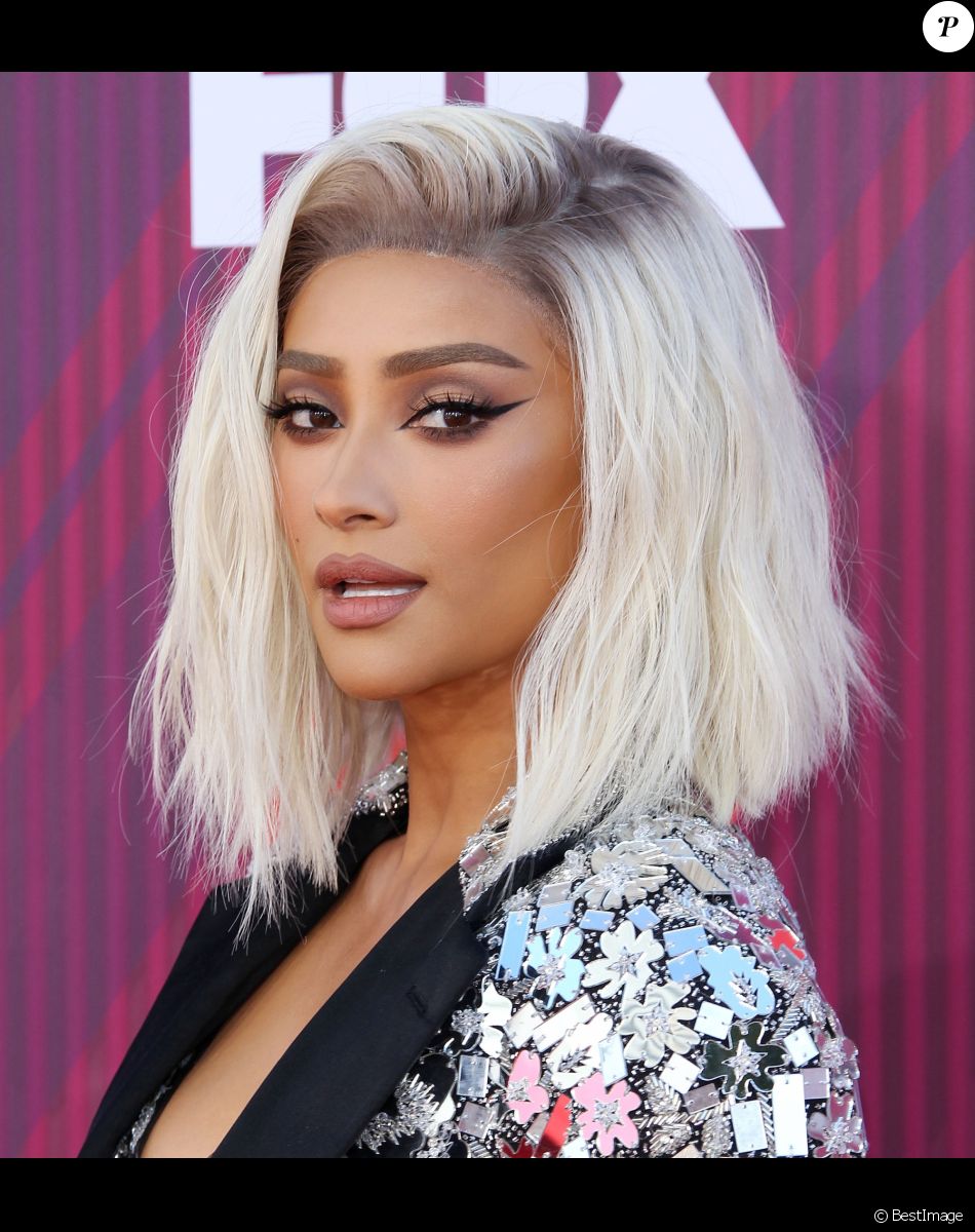 Shay Mitchell au photocall des "2019 iHeart Radio Music Awards" au Microsoft Theatre à Los Angeles, le 14 mars 2019.