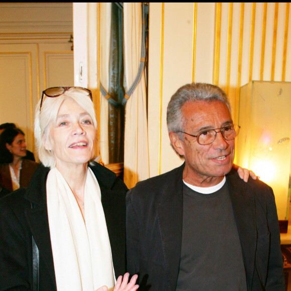 Françoise Hardy et Jean-Marie Périer lors de la décoration de la chanteuse au ministre de la Culture