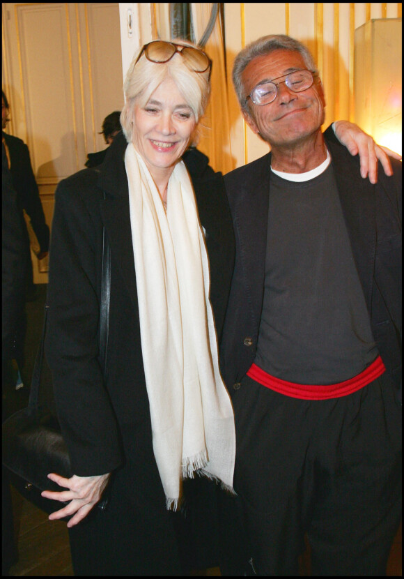 Françoise Hardy et Jean-Marie Périer lors de la décoration de la chanteuse au ministre de la Culture