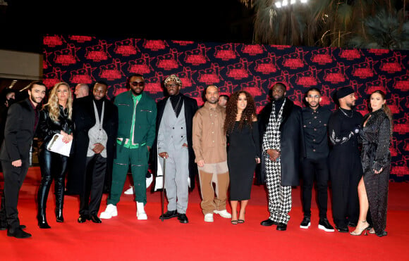 Tom Bosc (Indifférence Prod), Coralie Baud (attachée de presse d'Indifférence Prod), Abou Debeing, Gims, Dadju, Saïd Boussif (PDG d'Indifference Prod), Amel Bent (enceinte), Slimane et Vitaa lors de la 23ème édition des NRJ Music Awards 2021 au Palais des Festivals de Cannes, le 20 novembre 2021. © Dominique Jacovides/Bestimage 