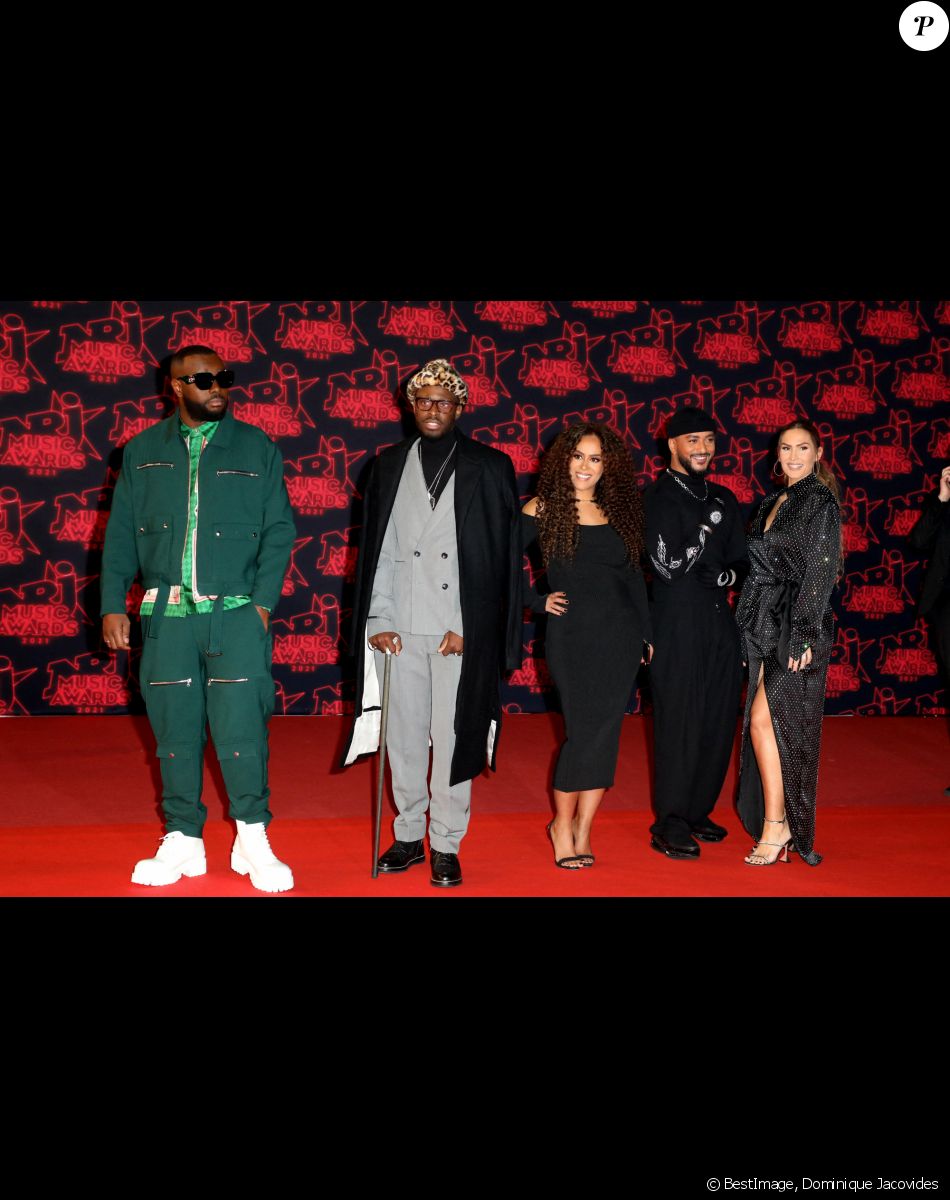 Gims, Dadju, Amel Bent (enceinte), Slimane et Vitaa lors de la 23ème édition des NRJ Music Awards 2021 au Palais des Festivals de Cannes, le 20 novembre 2021. © Dominique Jacovides/Bestimage