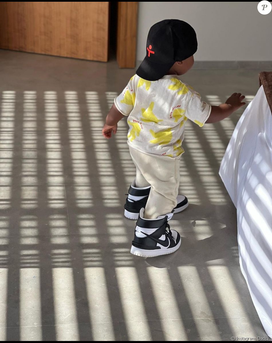 En plus de cartonner dans sa carrière, Dadju s'occupe de ses trois enfants. @ Instagram / Dadju