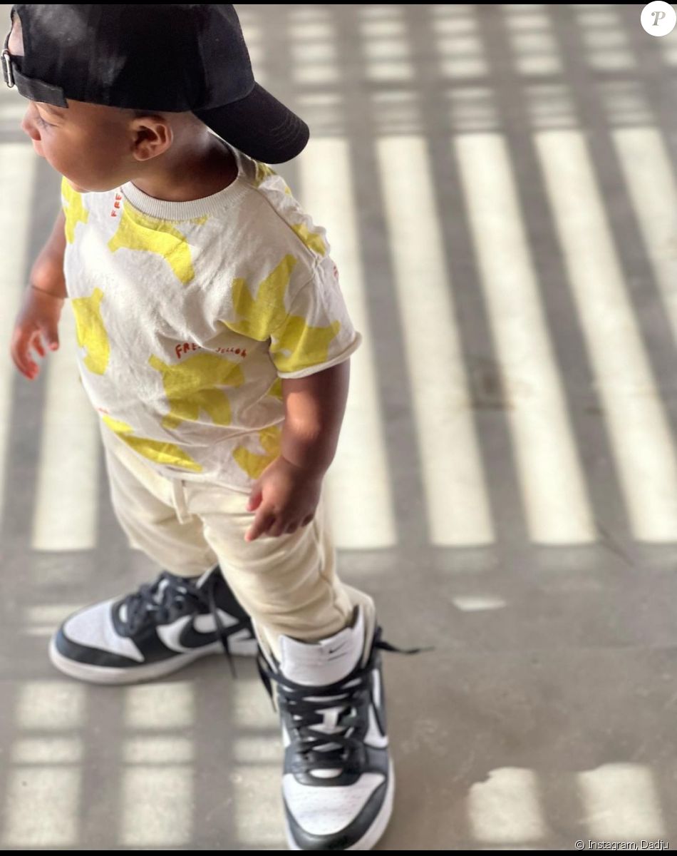En plus de cartonner dans sa carrière, Dadju s'occupe de ses trois enfants. @ Instagram / Dadju