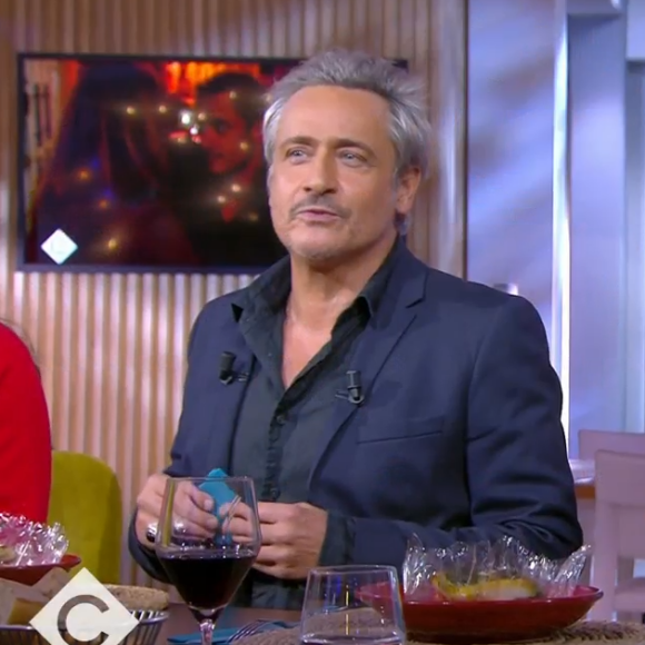 Jean-Michel Tinivelli explique pourquoi il angoissait à l'idée d'embrasser Marine Delterme dans Alice Nevers.