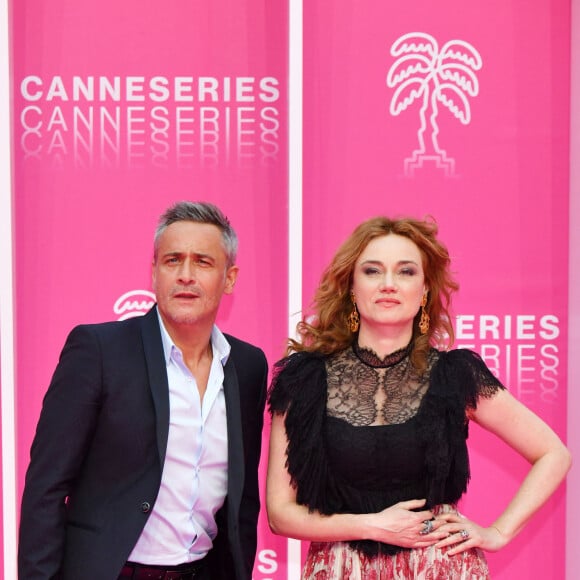 Jean-Michel Tinivelli et Marine Delterme de la série Alice Nevers au photocall du deuxième jour de la 2ème édition du "Canneseries" au palais des Festivals à Cannes, France, le 6 avril 2019. © Bruno Bébert/Bestimage 