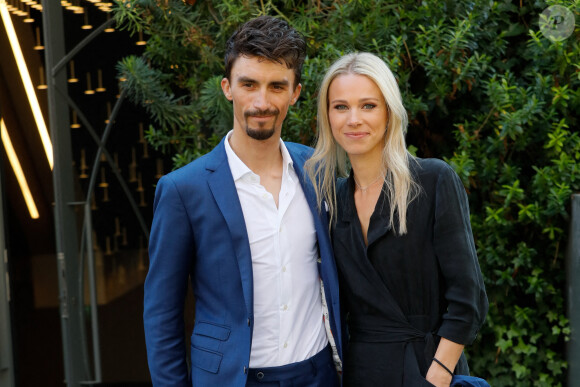 Exclusif - les coureurs cyclistes Julian Alaphilippe et sa compagne Marion Rousse - Arrivées de l'émission "Vivement Dimanche" au Studio Gabriel à Paris, France, le 14 octobre 2021. © Christophe Clovis / Bestimage