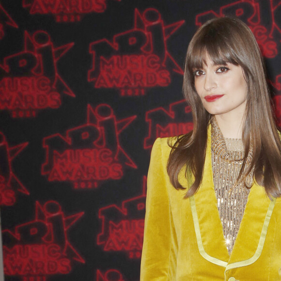 Clara Luciani lors de la 23ème édition des NRJ Music Awards 2021 au Palais des Festivals de Cannes, le 20 novembre 2021. © Christophe Aubert via Bestimage 