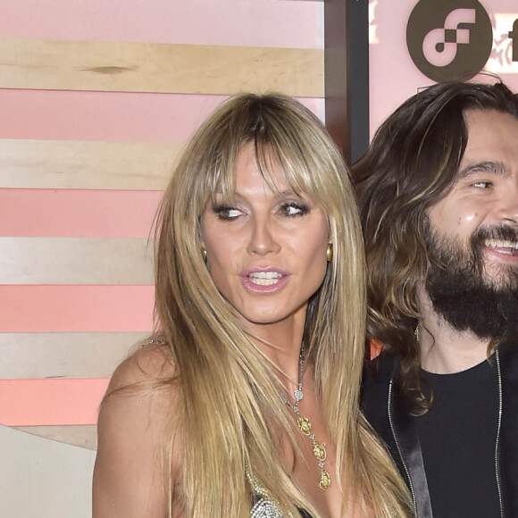 Heidi Klum et son mari Tom Kaulitz au photocall "Homecoming Weekend" au Pacific Center à Los Angeles, le 11 février 2022.
