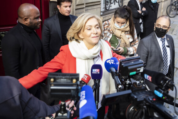 Valérie Pécresse, candidate LR à l'élection présidentielle 2022, sort d'un rendez-vous avec l'ancien président Nicolas Sarkozy dans ses bureaux de la rue Miromesnil à Paris le 11 février 2022.