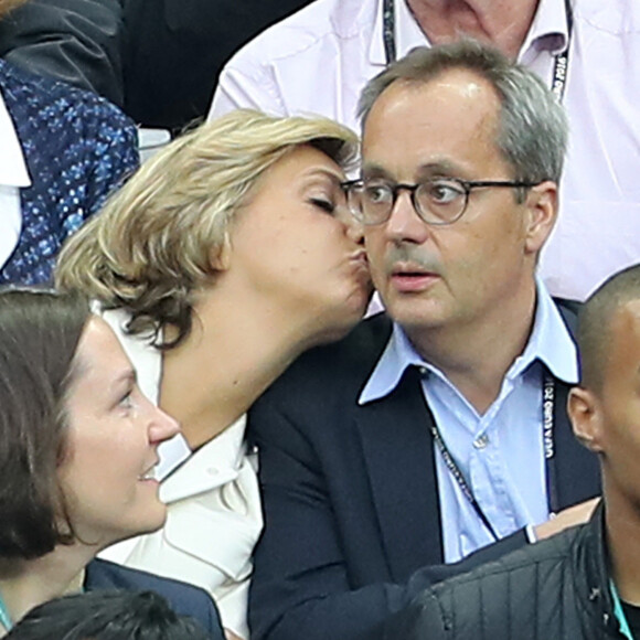 Valérie Pécresse et son mari Jérôme au match d'ouverture de l'Euro 2016, France-Roumanie au Stade de France, le 10 juin 2016.