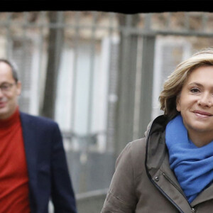 Valérie Pécresse et son mari Jerôme - Candidate en Ile de France aux éléctions régionales, Valérie Pécesse se rend à son bureau de vote, en compagnie de son mari, à Versailles, le 6 décembre 2015.