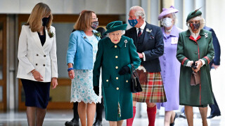 Elizabeth II sous haute surveillance : après Charles, un autre membre de la famille royale testé positif...