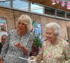 La reine Elisabeth II, Camilla Parker Bowles, duchesse de Cornouailles, et Catherine Kate Middleton, duchesse de Cambridge, participent au Big Lunch Initiative en marge du sommet du G7 à Saint Ives le 11 juin 2021.