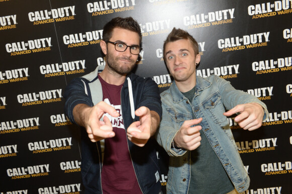 Archive - Cyprien (Cyprien Iov) et Squeezie (Lucas Hauchard) - Soirée de lancement du jeu vidéo "Call of Duty : Advances Warfare" à Paris, le 3 novembre 2014.