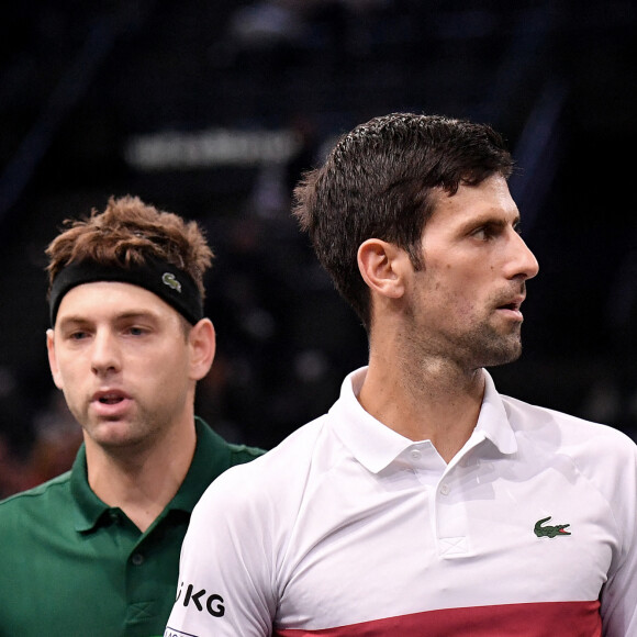 Novak Djokovic et Filip Krajinovic - Novak Djokovic et son compatriote Filip Krajinovic remportent leur match de double contre la paire australienne Alex De Minaur et Luke Saville lors du Rolex Paris Masters 2021 le 1er novembre 2021 . © Veeren/Bestimage