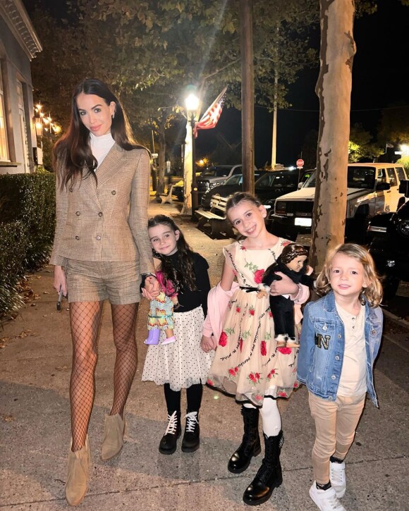 Jade Lagardère et ses trois enfants sur Instagram.