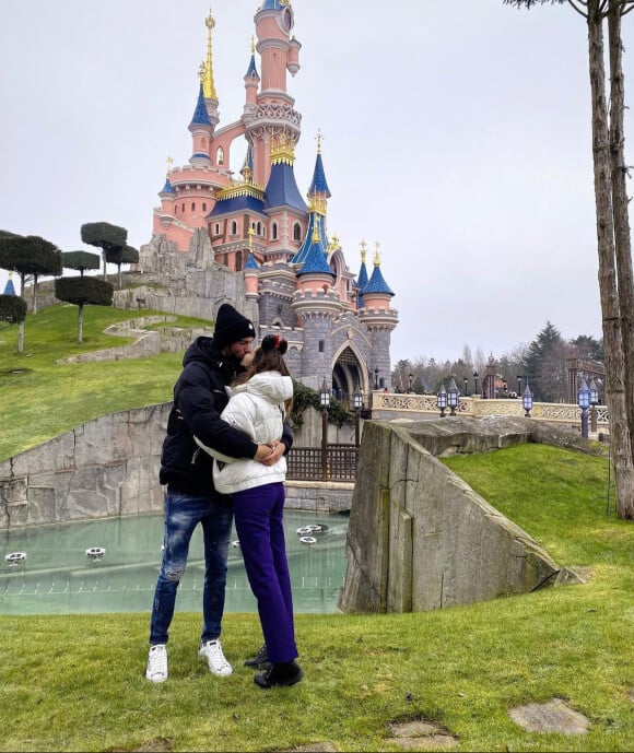Théo Zidane visite Disneyland Paris avec sa petite amie. Décembre 2021.