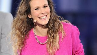 Lorie maman : elle raconte son accouchement improvisé, "en tongs et robe de plage"