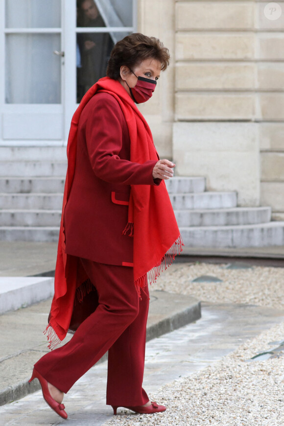 Roselyne Bachelot, ministre de la Culture à la sortie du conseil des ministres, le 13 octobre 2021, au palais de l'Elysée, à Paris. © Stéphane Lemouton / Bestimage
