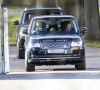 Le prince Andrew et son ex-femme Sarah Ferguson quittent le Royal Lodge à bord de leur Range Rover pour une promennade avec leur chien à Windsor le 30 janvier 2022. 